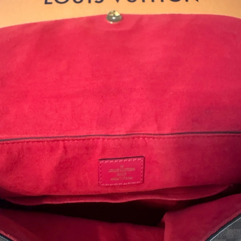 Louis Vuitton Beaubourg MM - Picture 4 of 10